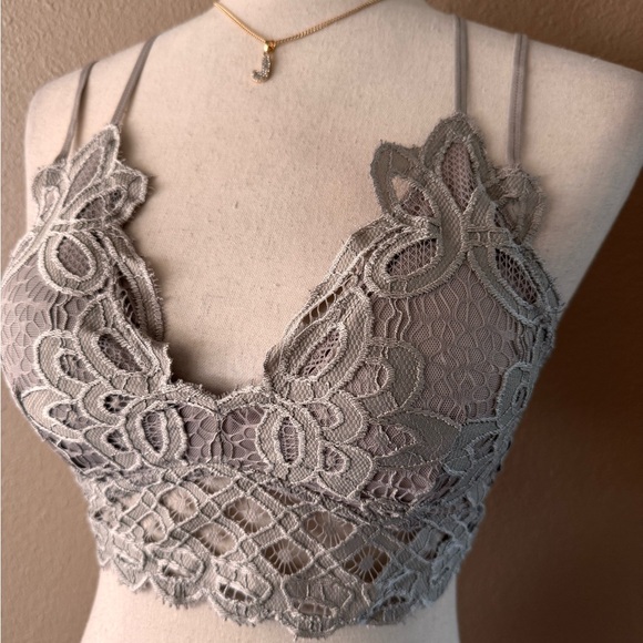 Elegant Lace Bralette in Gray - Picture 1 of 6